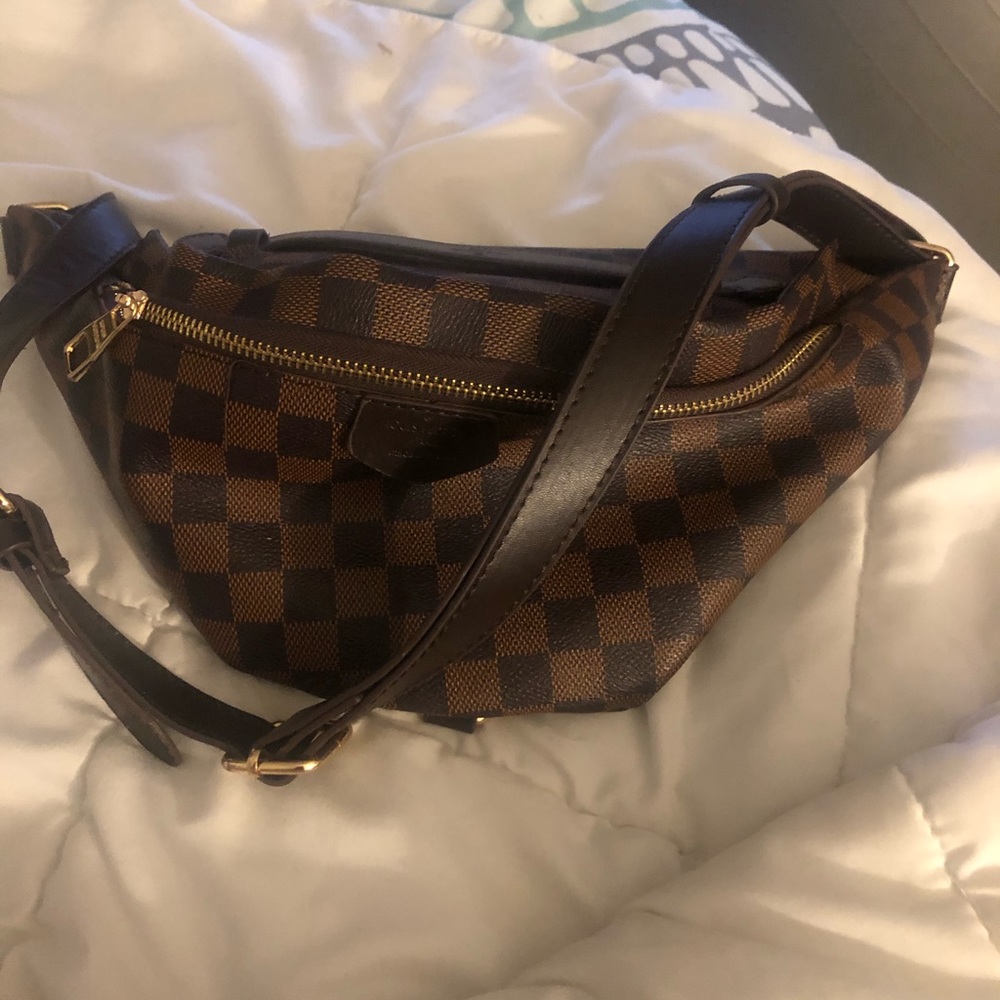 Very Nice waist are shoulder pouch